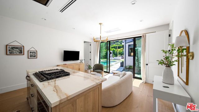 1914 Laurel Canyon Blvd, Los Angeles, CA 90046