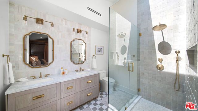 1914 Laurel Canyon Blvd, Los Angeles, CA 90046