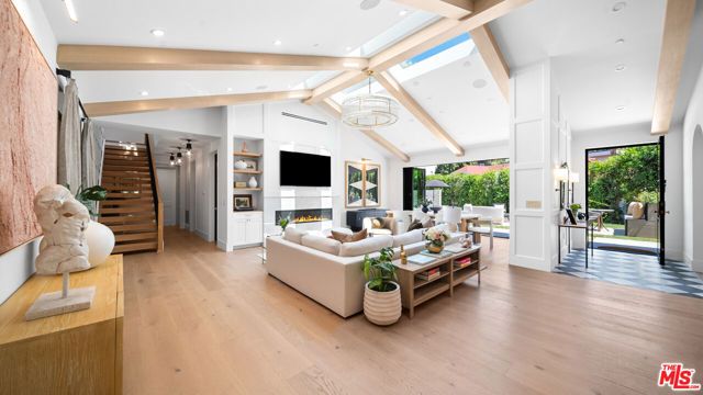 1914 Laurel Canyon Blvd, Los Angeles, CA 90046