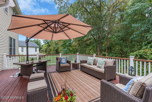 7 Taylors Run, Tinton Falls, NJ 07712