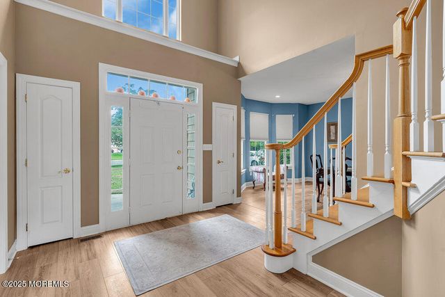 7 Taylors Run, Tinton Falls, NJ 07712