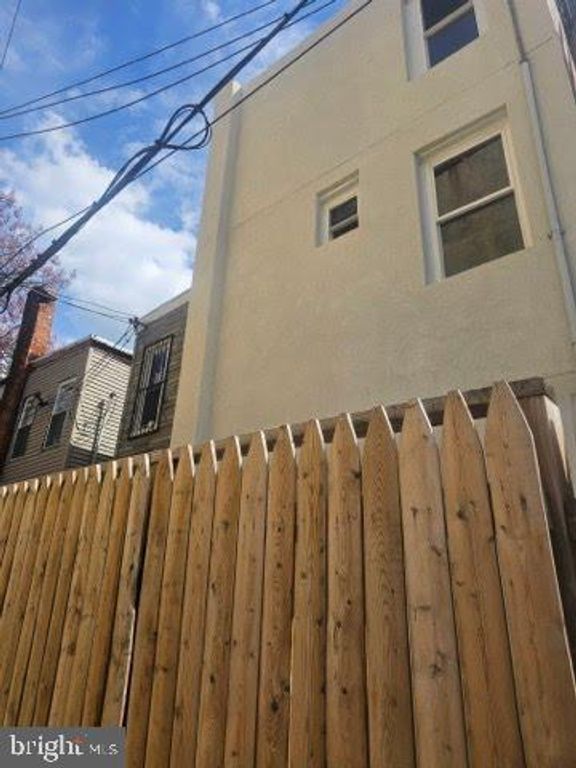 1645 W HUNTINGDON ST, PHILADELPHIA, PA 19132 — photo 2