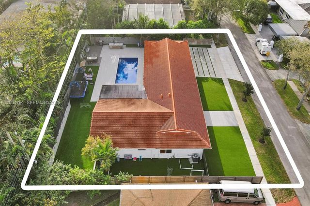 2126 NE 187th St, North Miami Beach, FL 33179