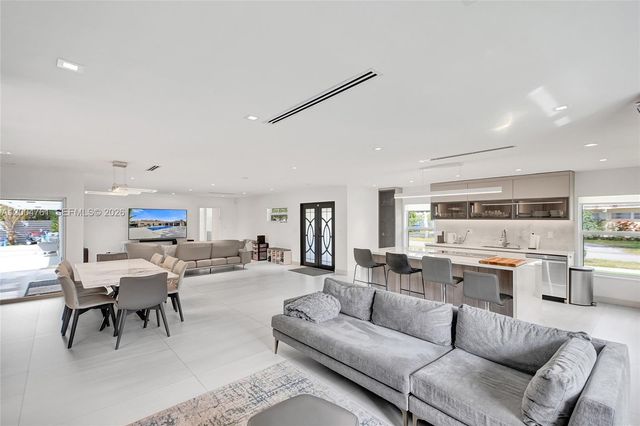 2126 NE 187th St, North Miami Beach, FL 33179