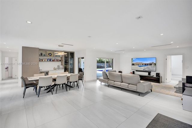 2126 NE 187th St, North Miami Beach, FL 33179