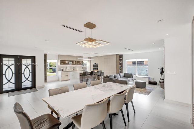 2126 NE 187th St, North Miami Beach, FL 33179