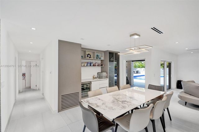 2126 NE 187th St, North Miami Beach, FL 33179