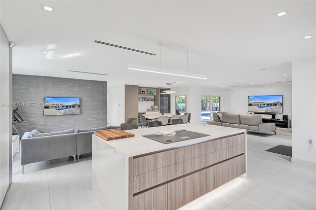 2126 NE 187th St, North Miami Beach, FL 33179