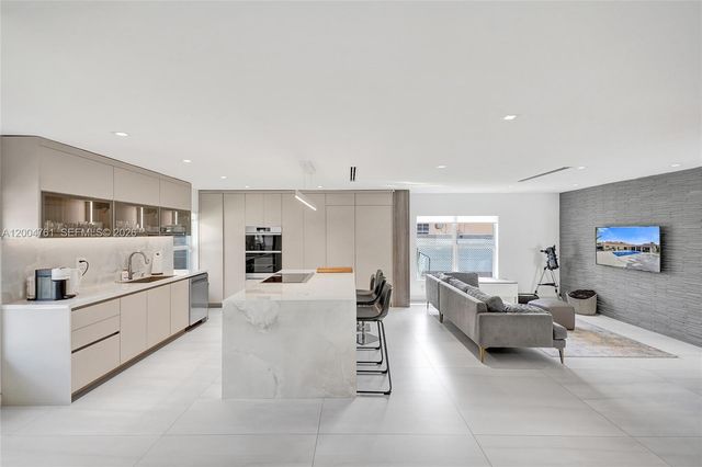 2126 NE 187th St, North Miami Beach, FL 33179