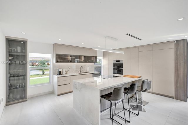 2126 NE 187th St, North Miami Beach, FL 33179