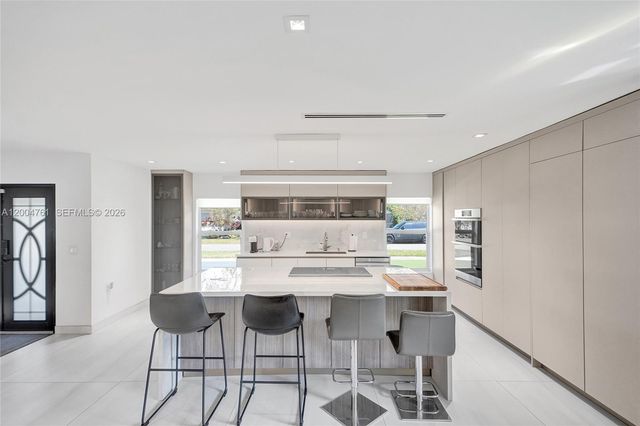 2126 NE 187th St, North Miami Beach, FL 33179