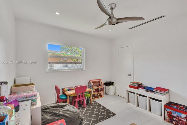 2126 NE 187th St, North Miami Beach, FL 33179