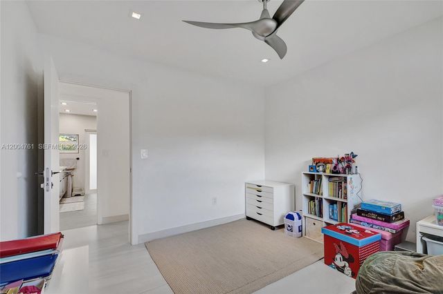 2126 NE 187th St, North Miami Beach, FL 33179