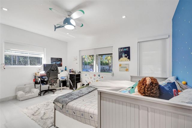 2126 NE 187th St, North Miami Beach, FL 33179