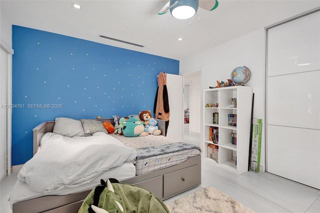 2126 NE 187th St, North Miami Beach, FL 33179