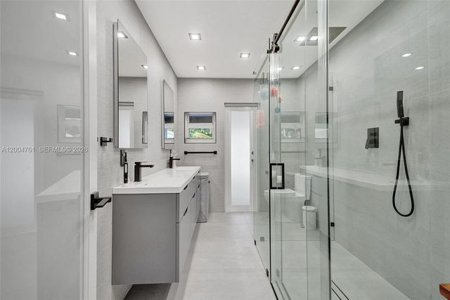 2126 NE 187th St, North Miami Beach, FL 33179