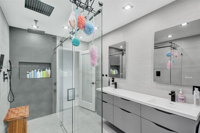 2126 NE 187th St, North Miami Beach, FL 33179