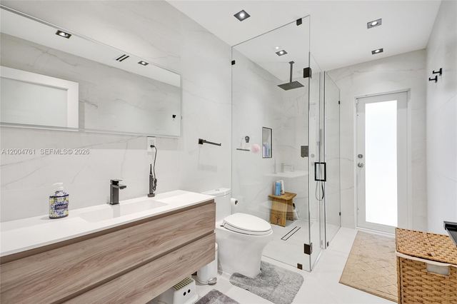 2126 NE 187th St, North Miami Beach, FL 33179