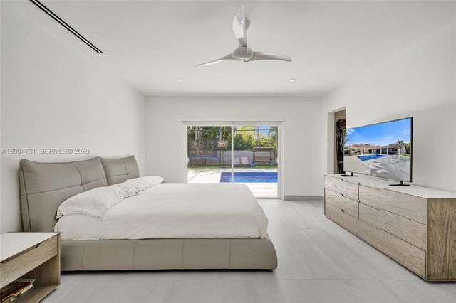 2126 NE 187th St, North Miami Beach, FL 33179