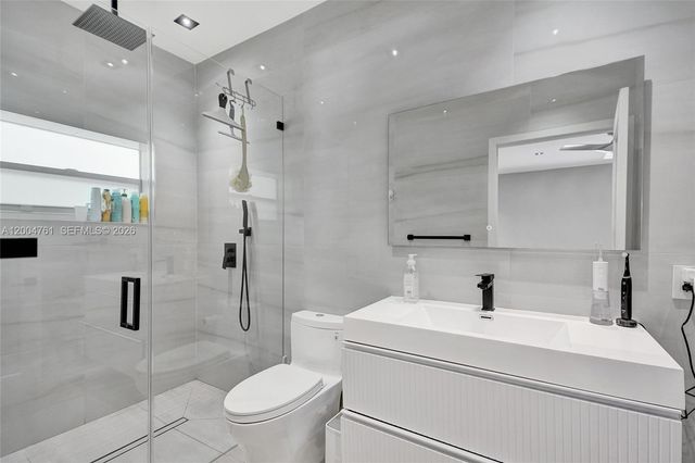 2126 NE 187th St, North Miami Beach, FL 33179