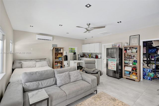 2126 NE 187th St, North Miami Beach, FL 33179