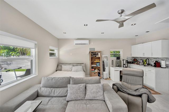 2126 NE 187th St, North Miami Beach, FL 33179