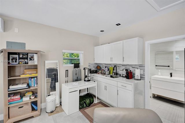 2126 NE 187th St, North Miami Beach, FL 33179