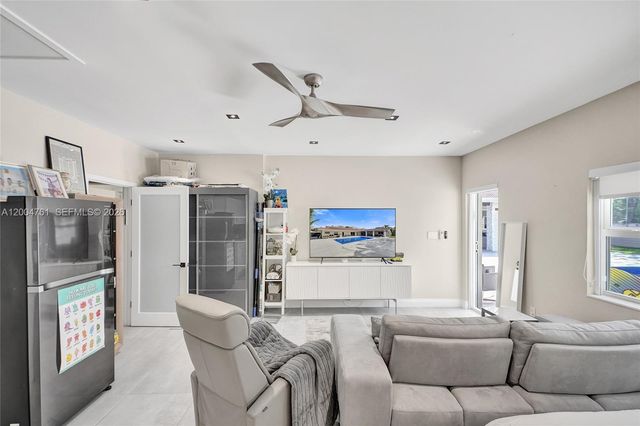 2126 NE 187th St, North Miami Beach, FL 33179