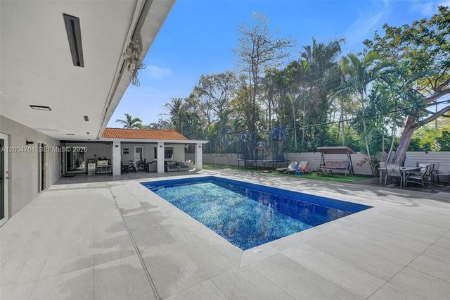 2126 NE 187th St, North Miami Beach, FL 33179