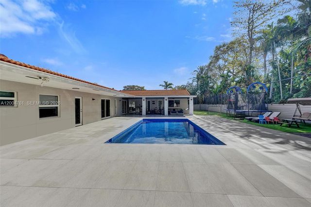 2126 NE 187th St, North Miami Beach, FL 33179