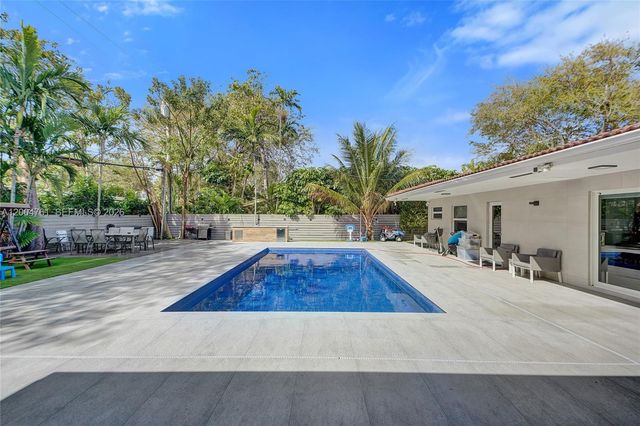 2126 NE 187th St, North Miami Beach, FL 33179