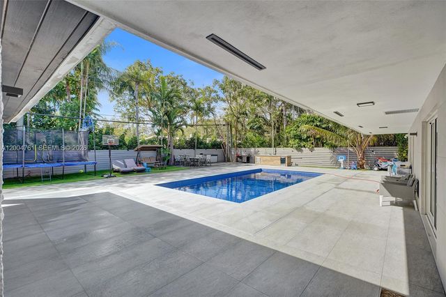 2126 NE 187th St, North Miami Beach, FL 33179