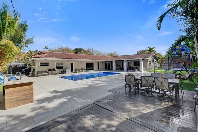 2126 NE 187th St, North Miami Beach, FL 33179