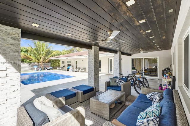 2126 NE 187th St, North Miami Beach, FL 33179