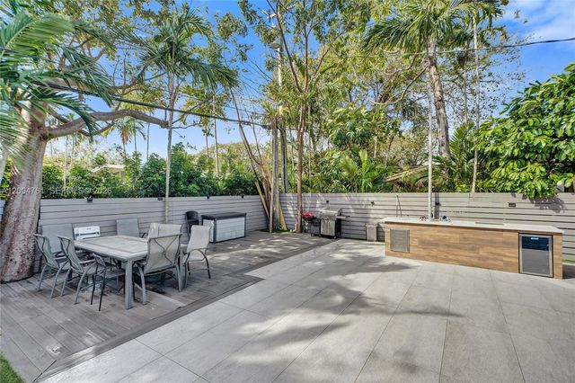 2126 NE 187th St, North Miami Beach, FL 33179