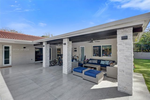 2126 NE 187th St, North Miami Beach, FL 33179