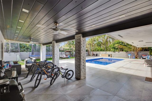 2126 NE 187th St, North Miami Beach, FL 33179