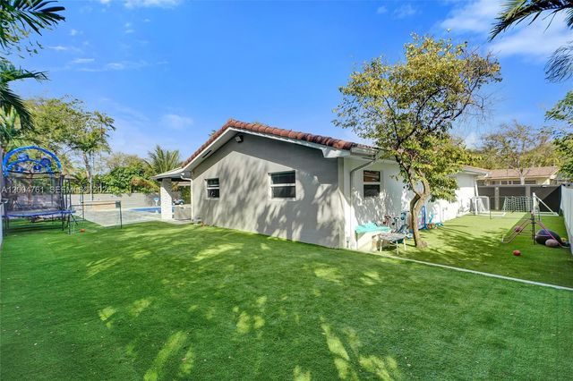 2126 NE 187th St, North Miami Beach, FL 33179