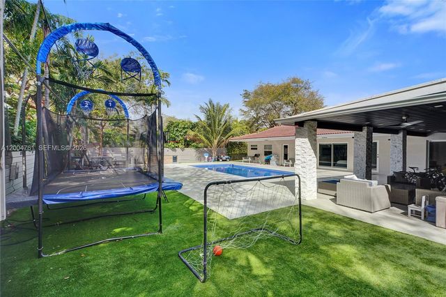 2126 NE 187th St, North Miami Beach, FL 33179