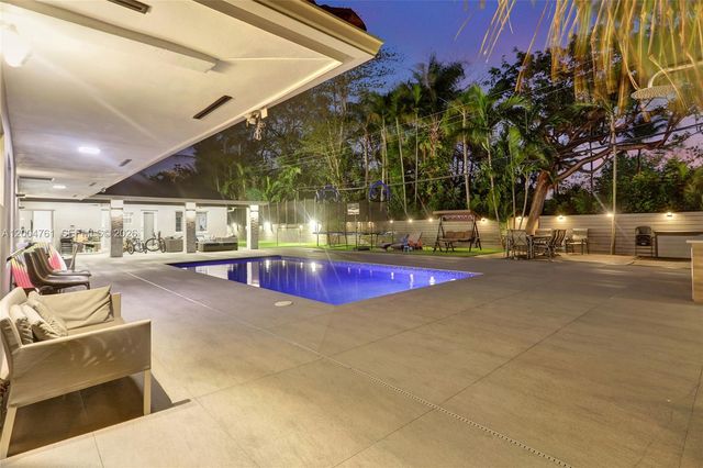 2126 NE 187th St, North Miami Beach, FL 33179