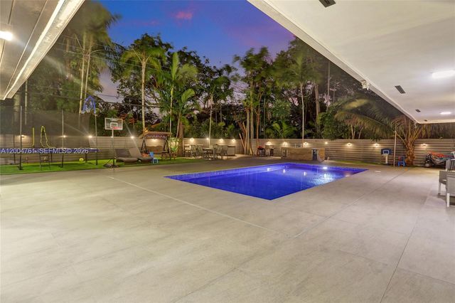 2126 NE 187th St, North Miami Beach, FL 33179