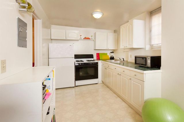 1619 Hubbard Avenue, Saint Paul, MN 55104