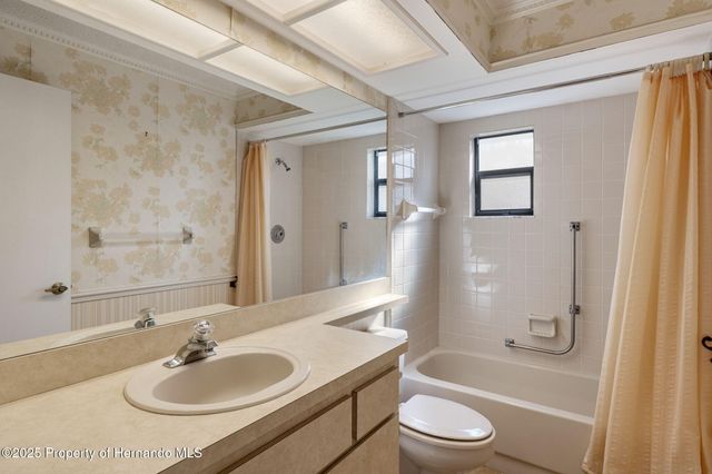 2221 Timber Lodge Lane, Spring Hill, FL 34606