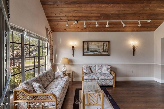 2221 Timber Lodge Lane, Spring Hill, FL 34606