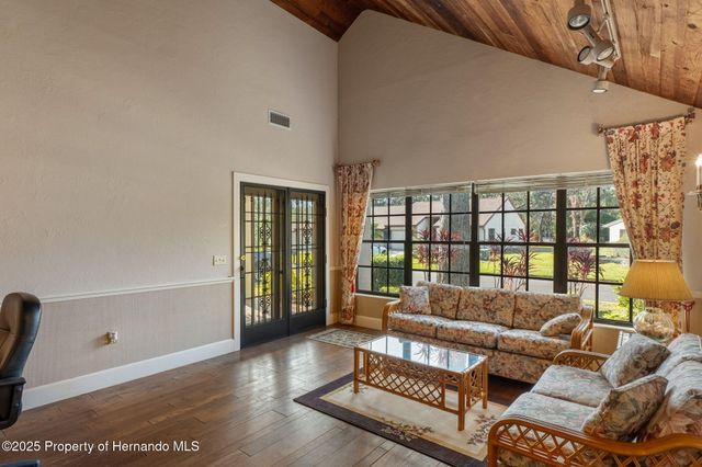 2221 Timber Lodge Lane, Spring Hill, FL 34606