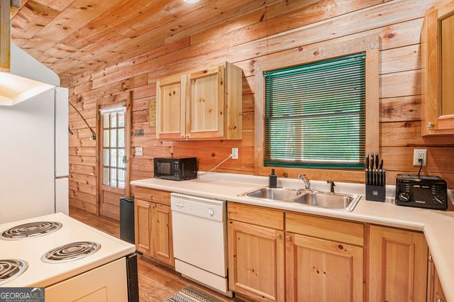 9139 Old 441 S, Lakemont, GA 30552