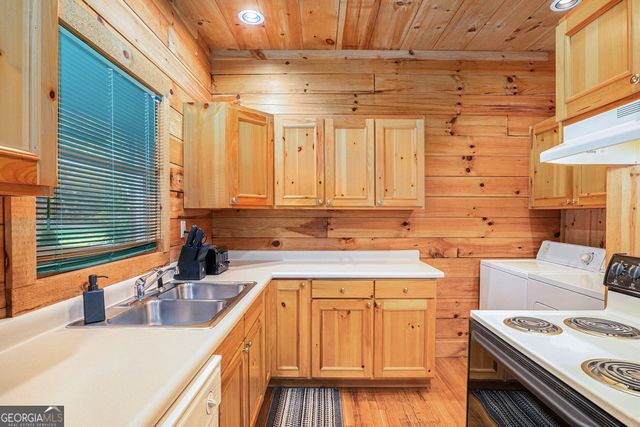 9139 Old 441 S, Lakemont, GA 30552