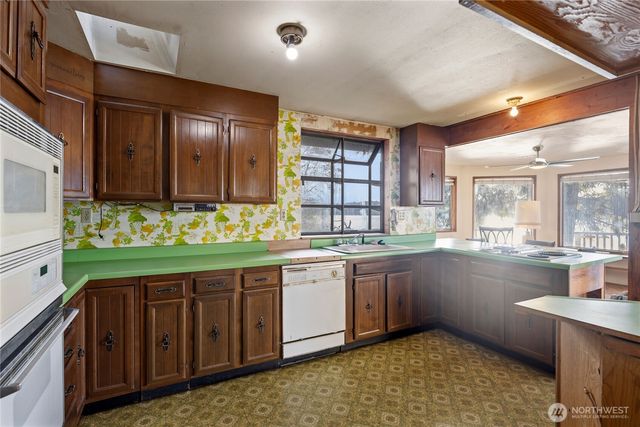 820 E Burgundy Road, Shelton, WA 98584