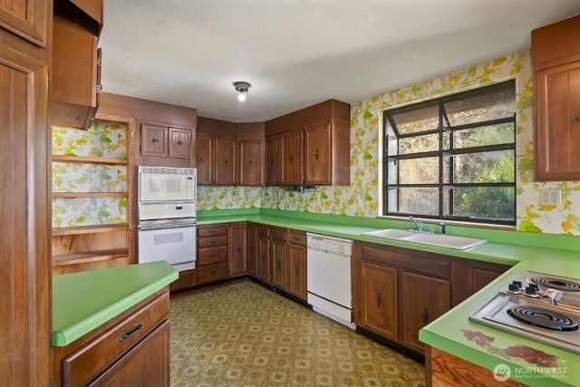 820 E Burgundy Road, Shelton, WA 98584