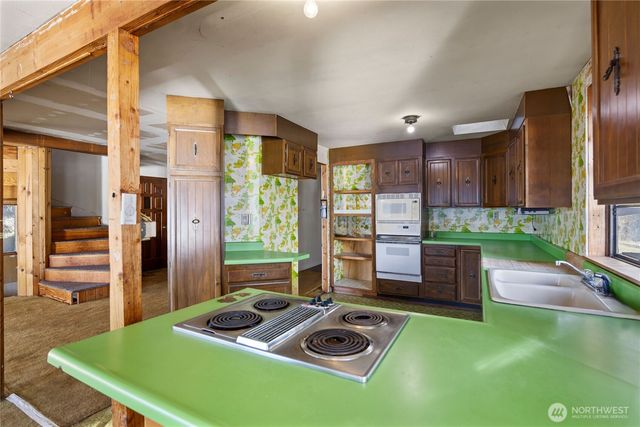 820 E Burgundy Road, Shelton, WA 98584